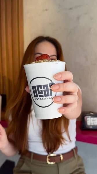 Cliente com seu açaí